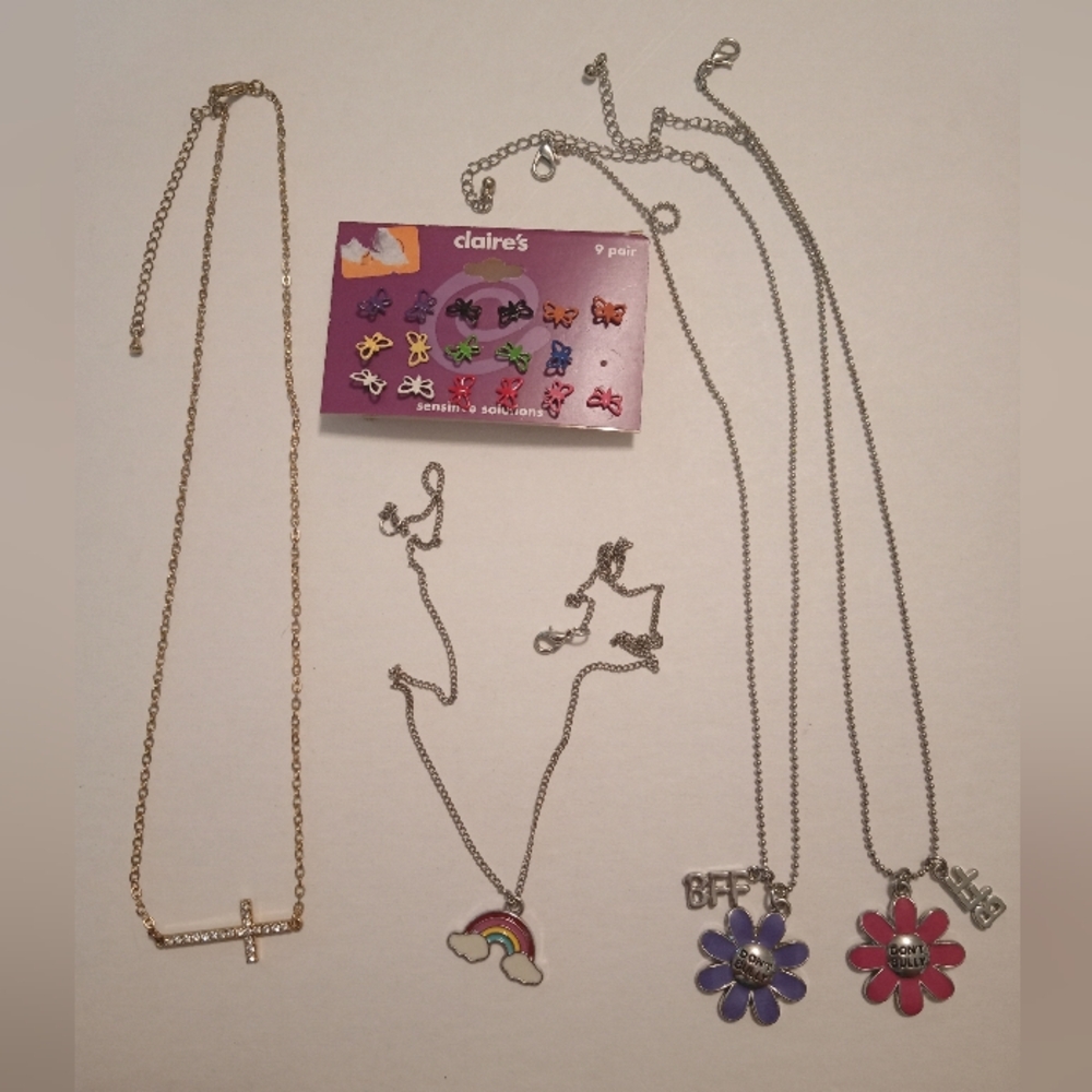 #393.    5 Piece Children's Necklace And Earring Bundle